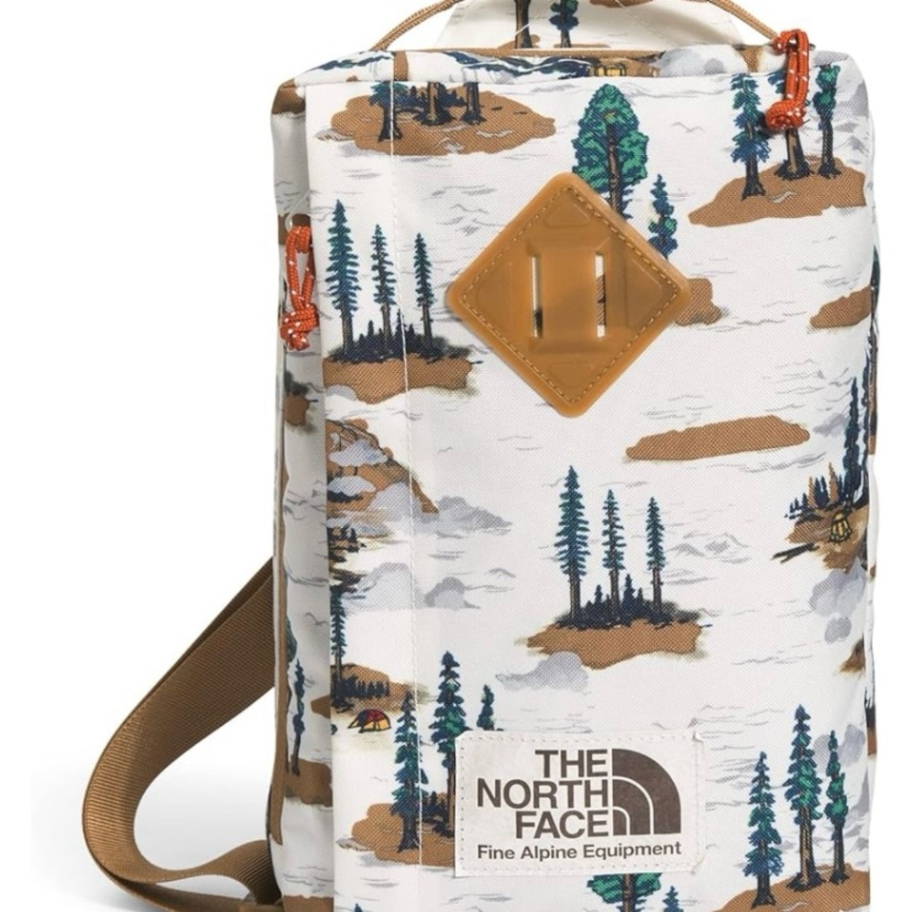 THE NORTH FACE White Camping Scenic Print Berkeley Field Bag